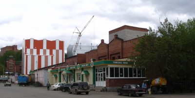 Tomsk_beer_on_the_street_Arkady_Ivanov.jpg